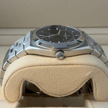 vacheron constantin overseas retrograde 1