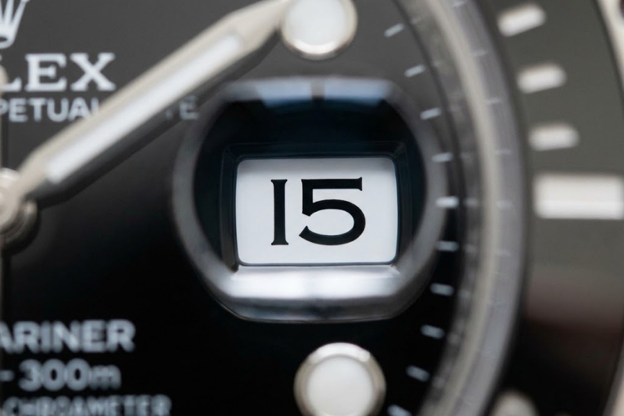 rolex cyclops magnifier date window closeup