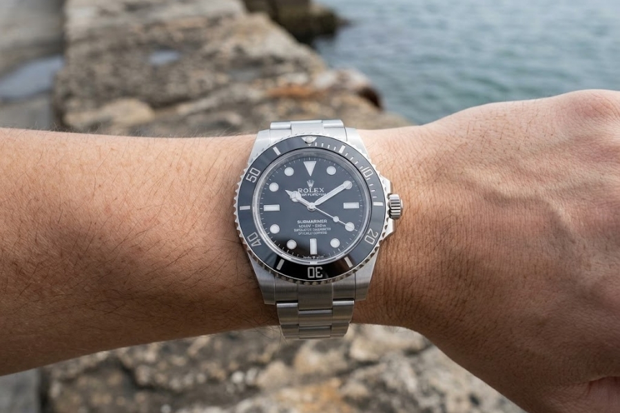 rolex submariner no date symmetry closeup